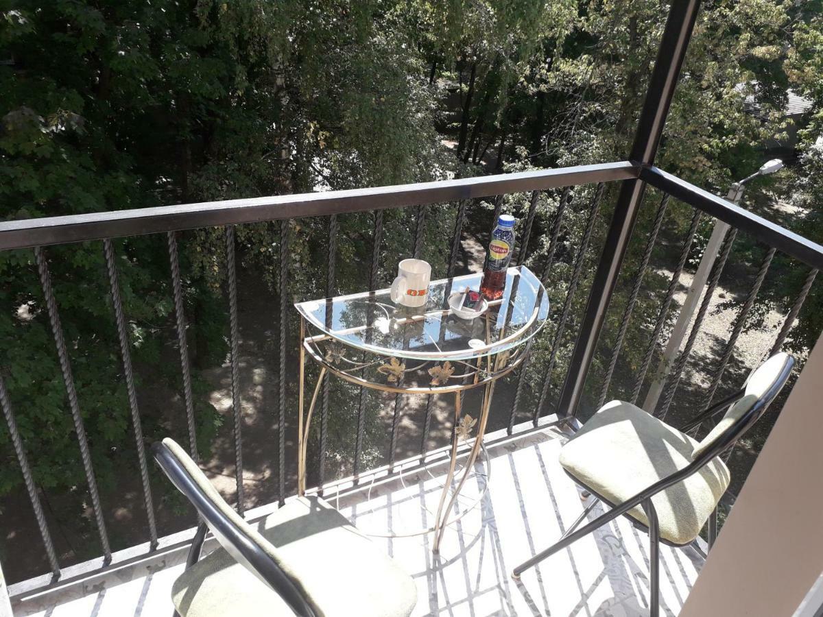 Apartment 30 M2 On Sergei Esenin 11 Jarkov Exterior foto